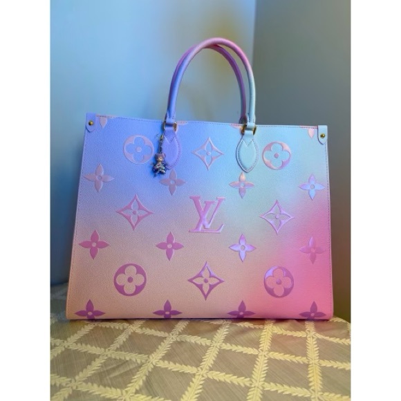 Louis Vuitton Handbags - LOUIS VUITTON ONTHEGO GM IN SUNRISE PASTEL